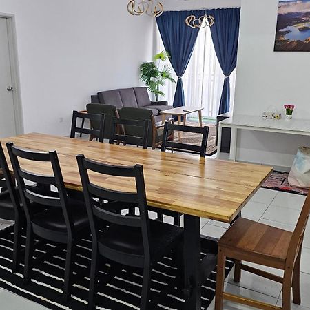 קאג'אנג Faliza Adelia Residence מראה חיצוני תמונה